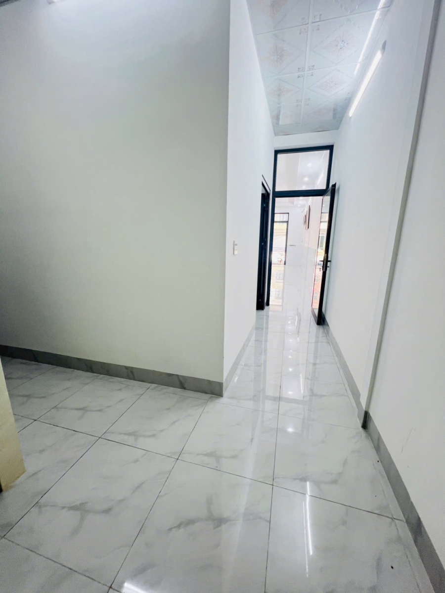 Cho thuê nhà mặt tiền đường chính Trần Văn Trà - KDC Hưng Phú